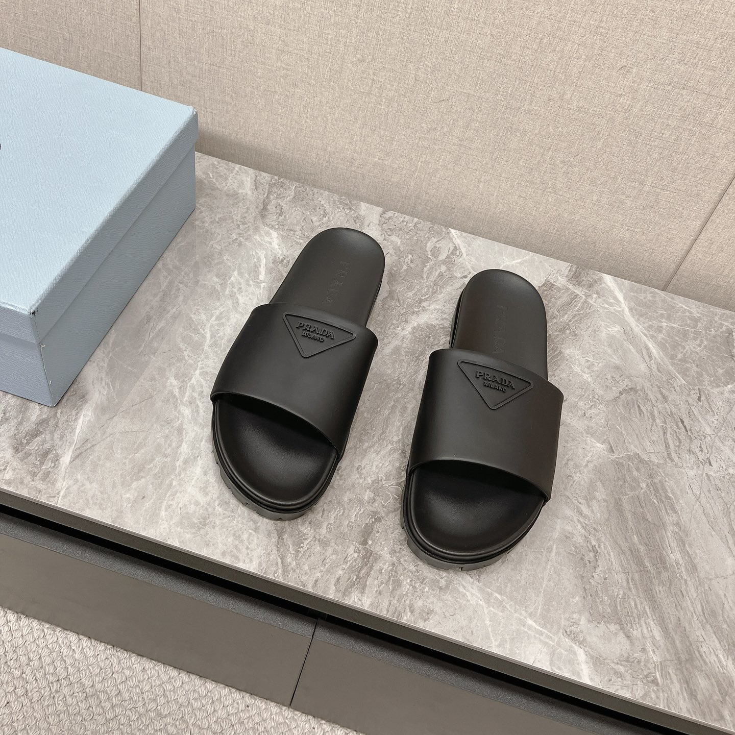高仿Prada*2X3085N男女同款拖鞋立體字母黑色免檢版