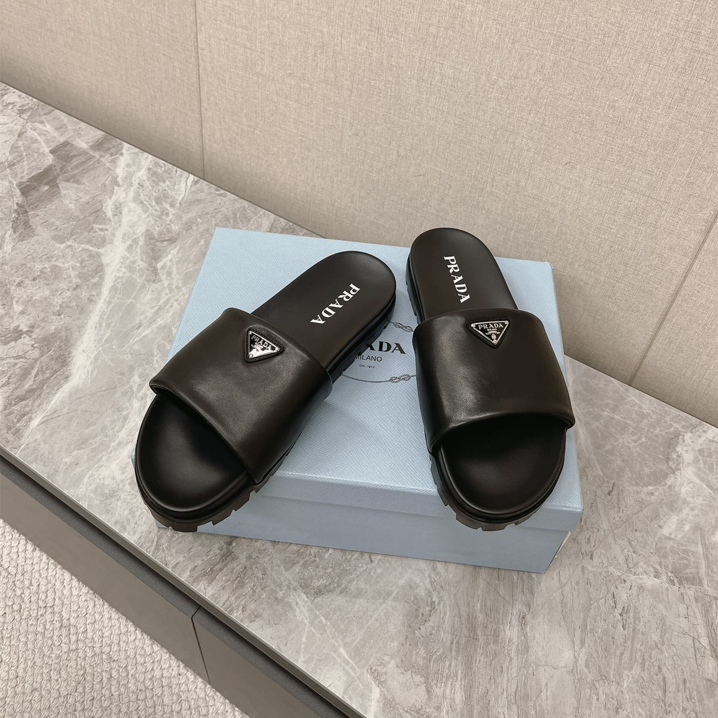 高仿Prada*2X3099N男女同款拖鞋徽標黑色免檢版
