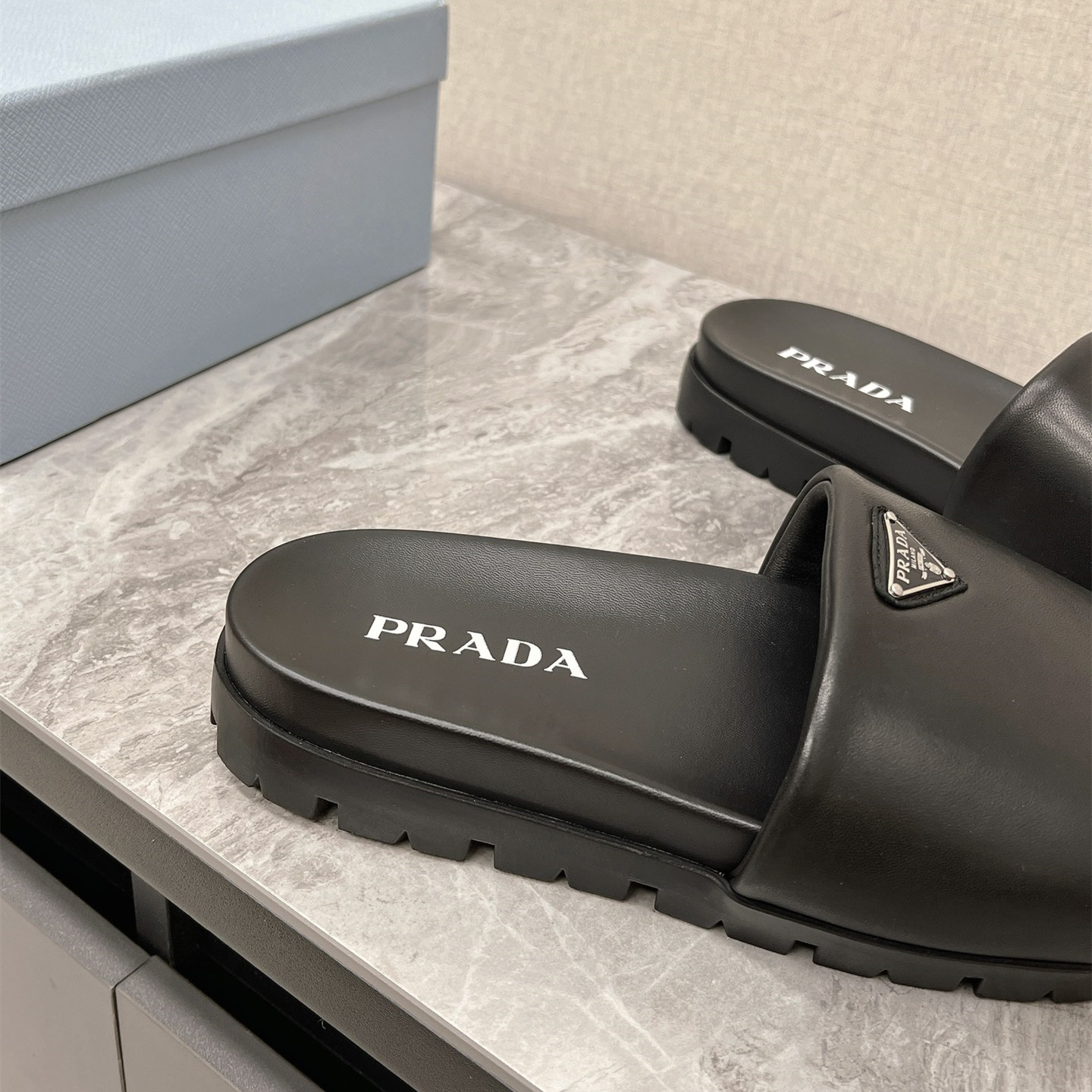 高仿Prada*2X3099N男女同款拖鞋徽標黑色免檢版