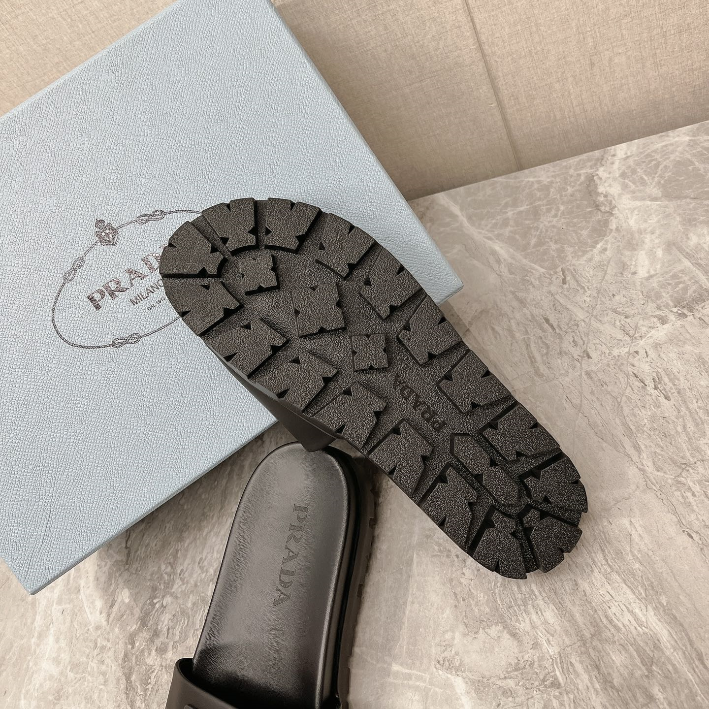 高仿Prada*2X3085N男女同款拖鞋立體字母黑色免檢版