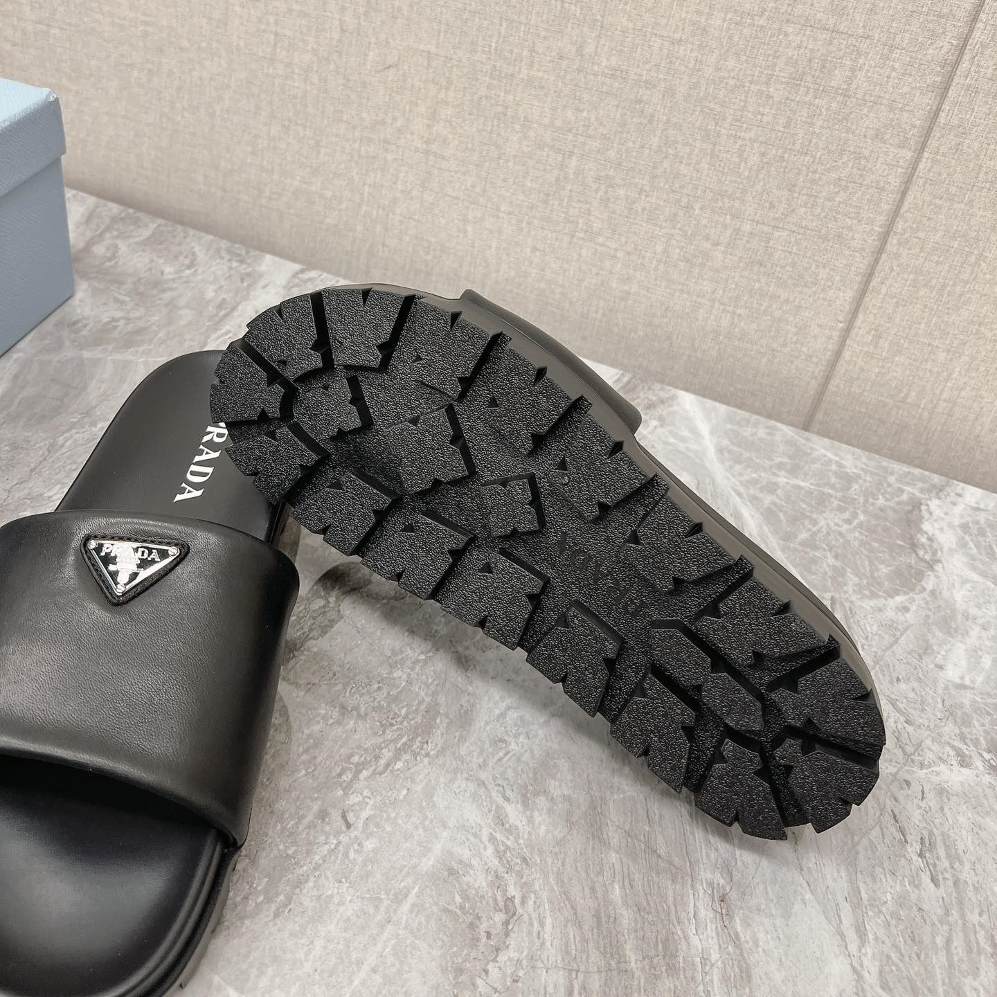 高仿Prada*2X3099N男女同款拖鞋徽標黑色免檢版