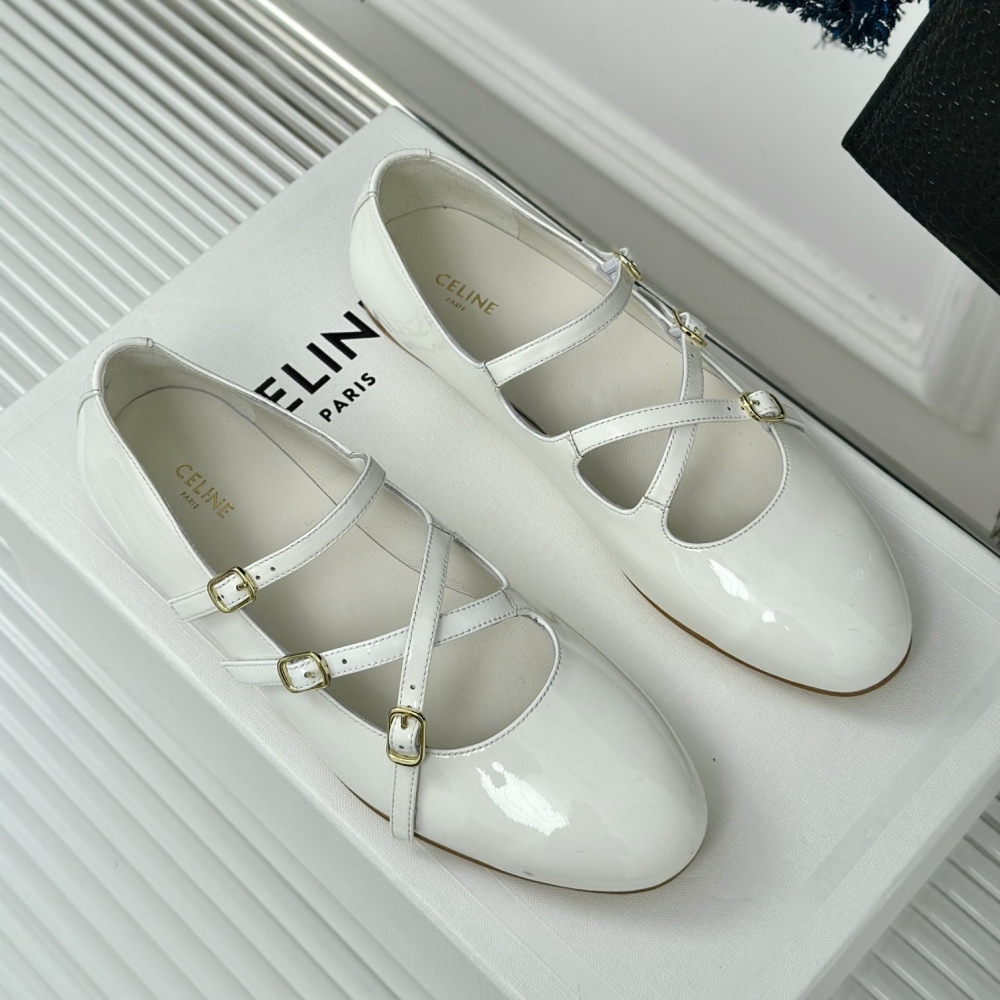 高仿Celine*360194582塔扣瑪麗珍單鞋小牛皮漆皮白色免檢版