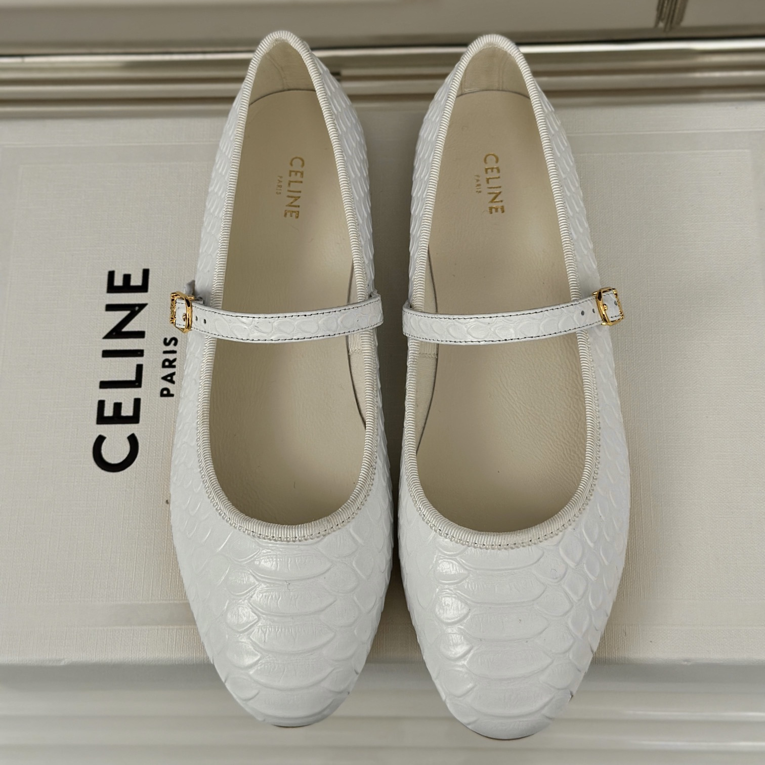 高仿Celine*354673035復古瑪麗珍單鞋蟒蛇紋白色免檢版
