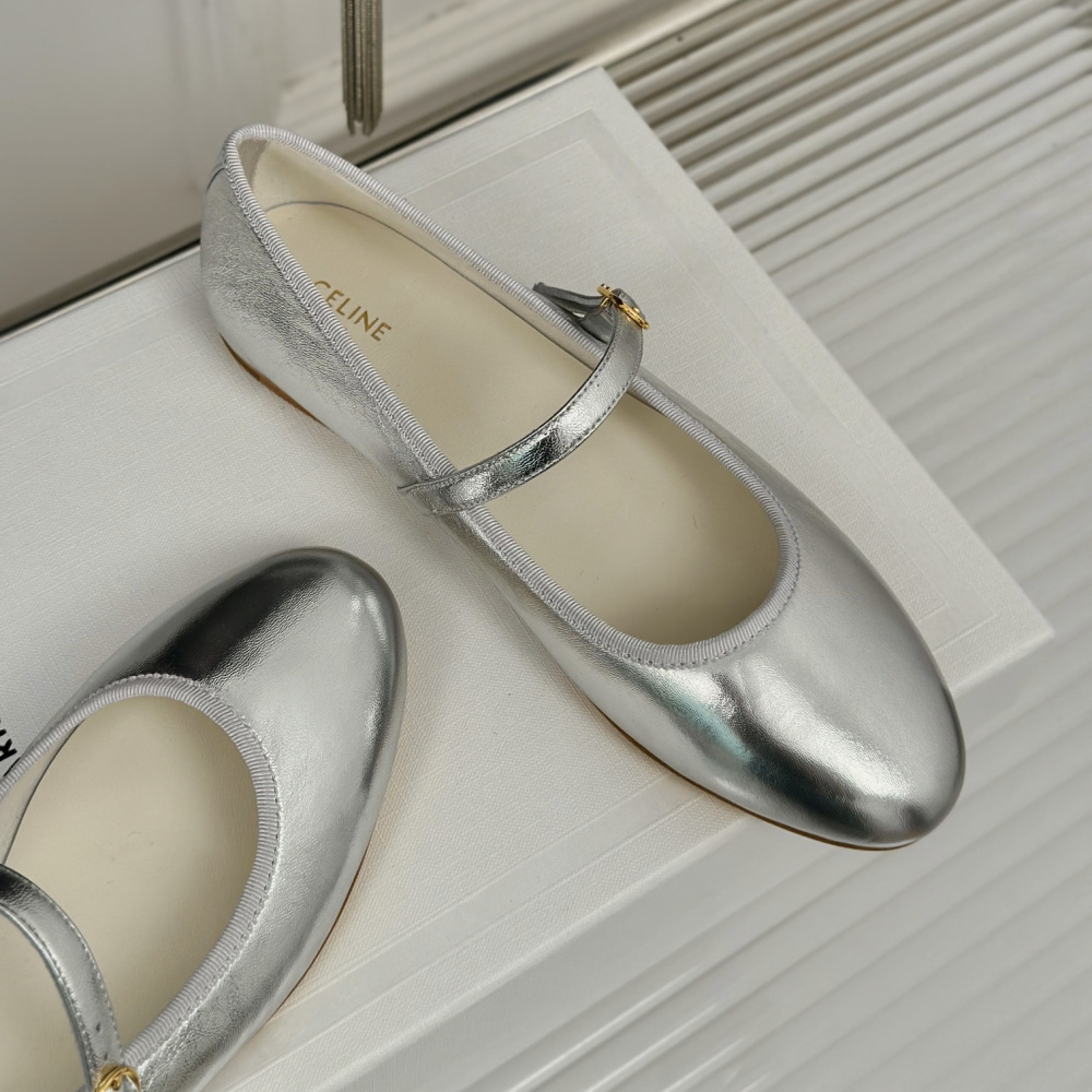 高仿Celine*345703555復古瑪麗珍單鞋金屬漆銀色免檢版
