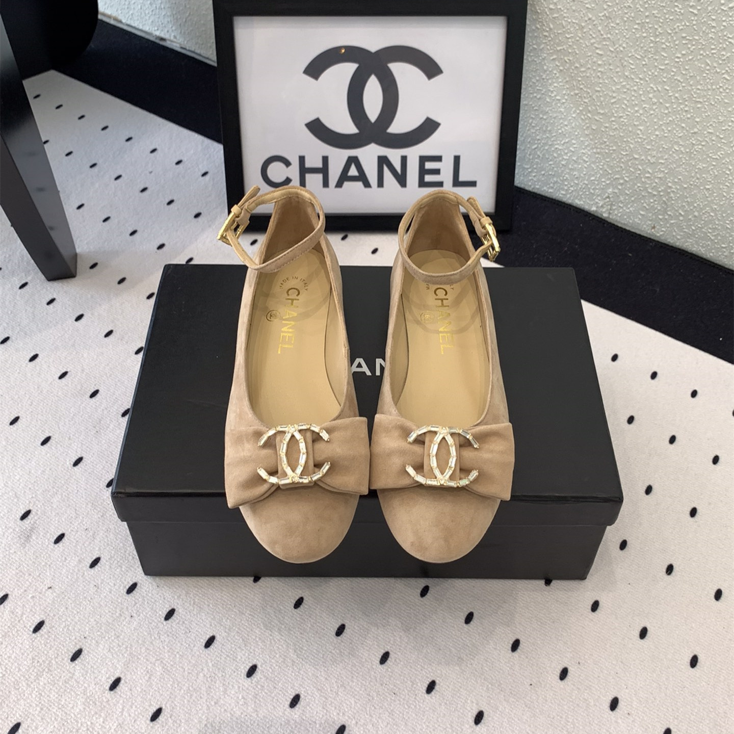 高仿Chanel*24K系列G46022C絲絨塔扣瑪麗珍鞋卡其免檢版