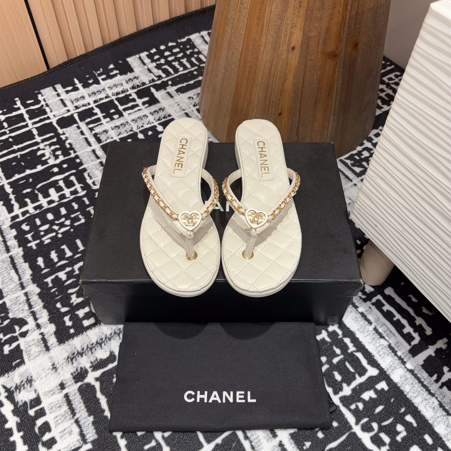 高仿Chanel*25C系列G46405C小羊皮防滑人字拖白色免檢版