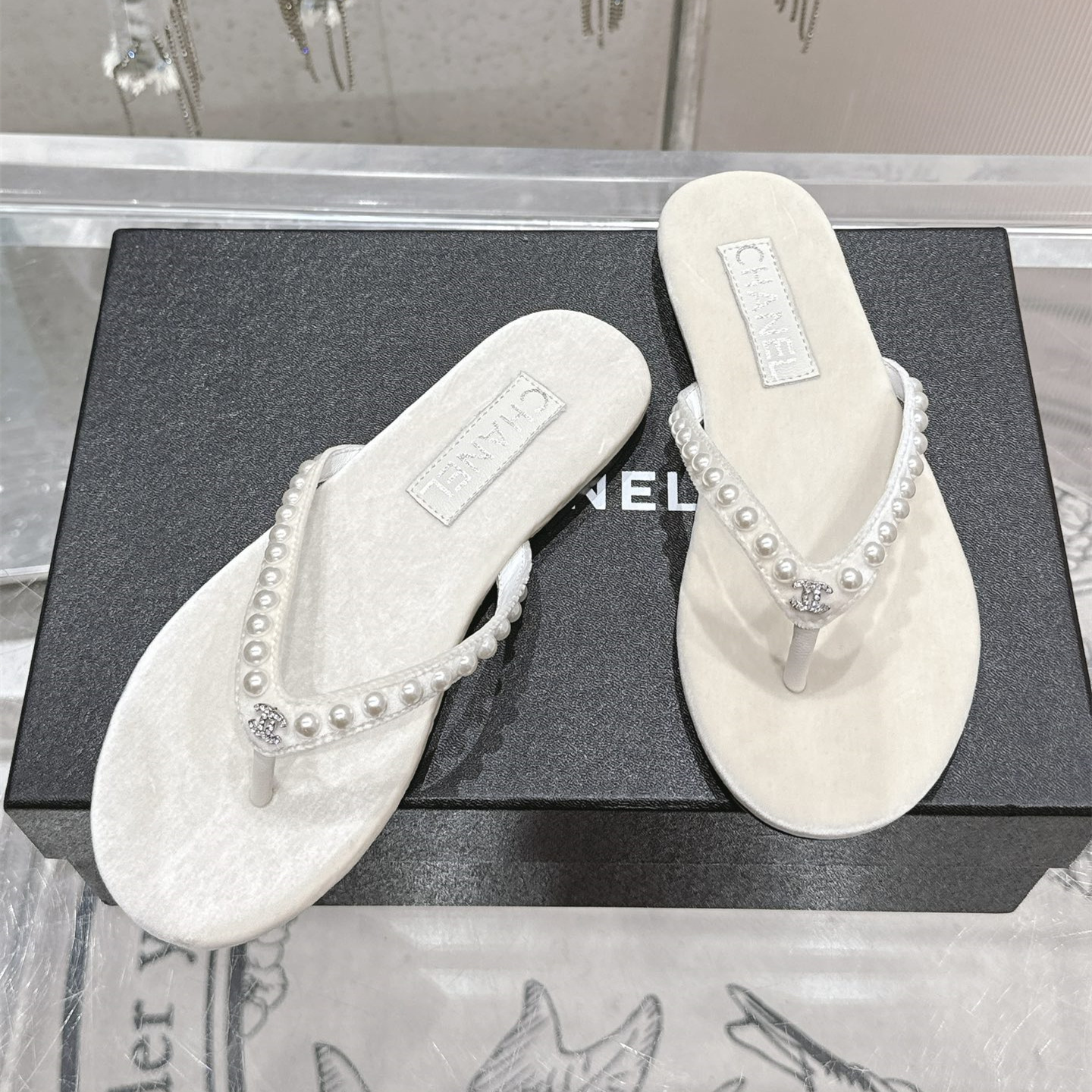 高仿Chanel*25C系列G46205A絲絨珍珠人字拖白色免檢版