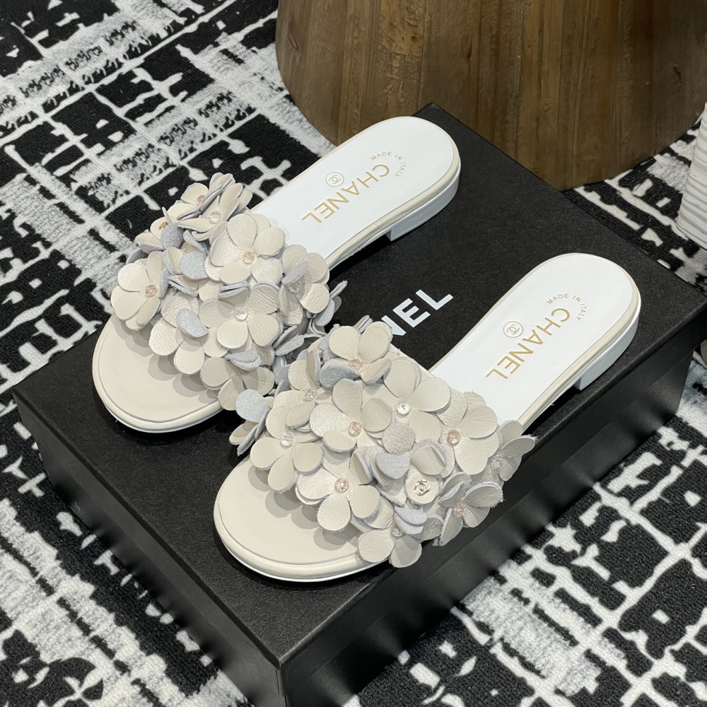 高仿Chanel*25P系列G46231A小羊皮花瓣拖鞋白色1CM免檢版