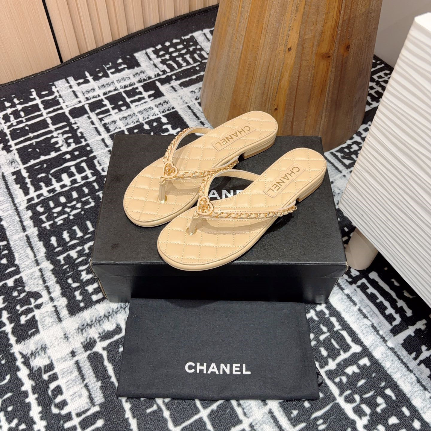 高仿Chanel*25C系列G46405B小羊皮防滑人字拖米黃免檢版
