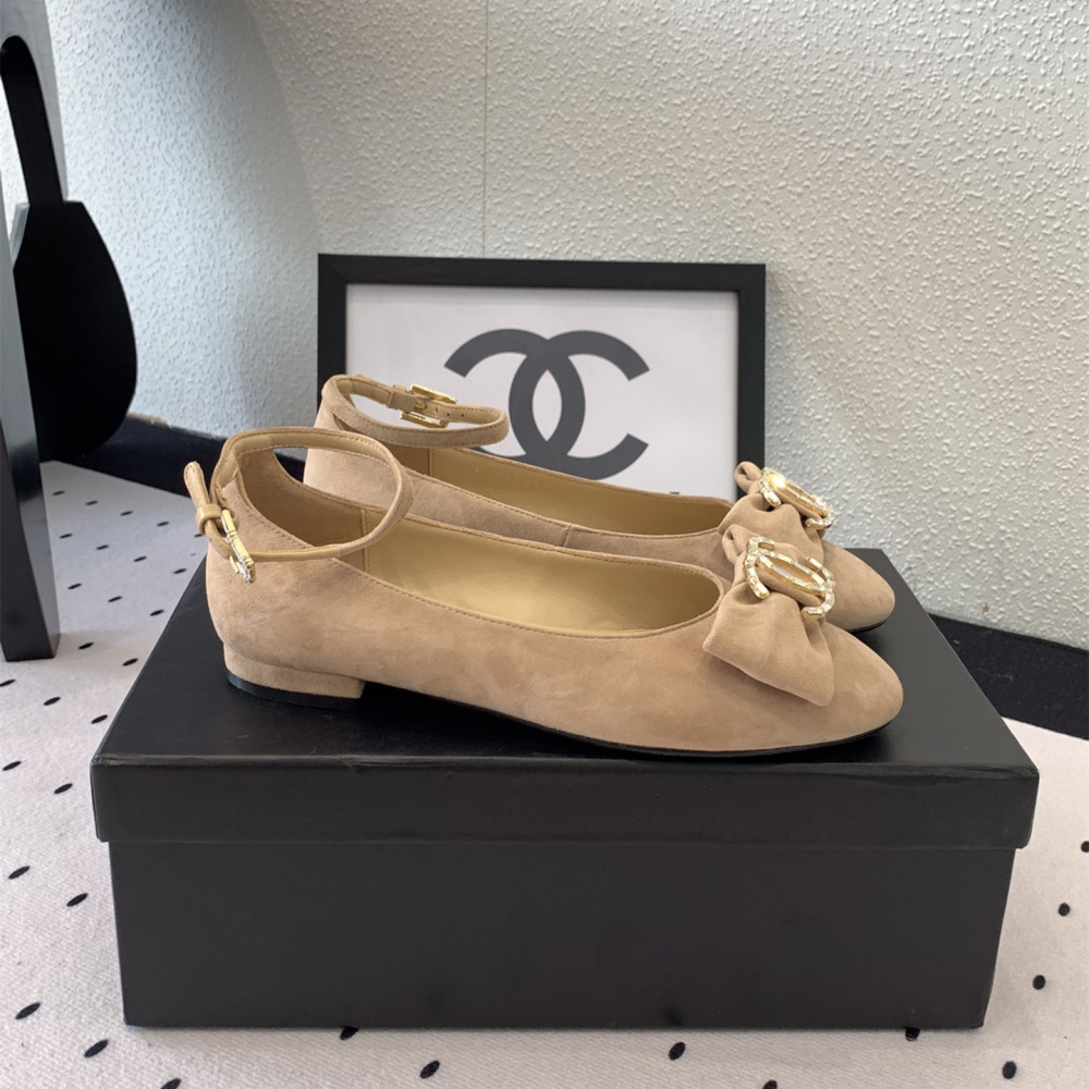 高仿Chanel*24K系列G46022C絲絨塔扣瑪麗珍鞋卡其免檢版