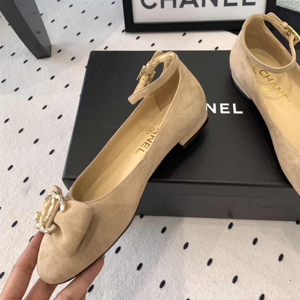 高仿Chanel*24K系列G46022C絲絨塔扣瑪麗珍鞋卡其免檢版