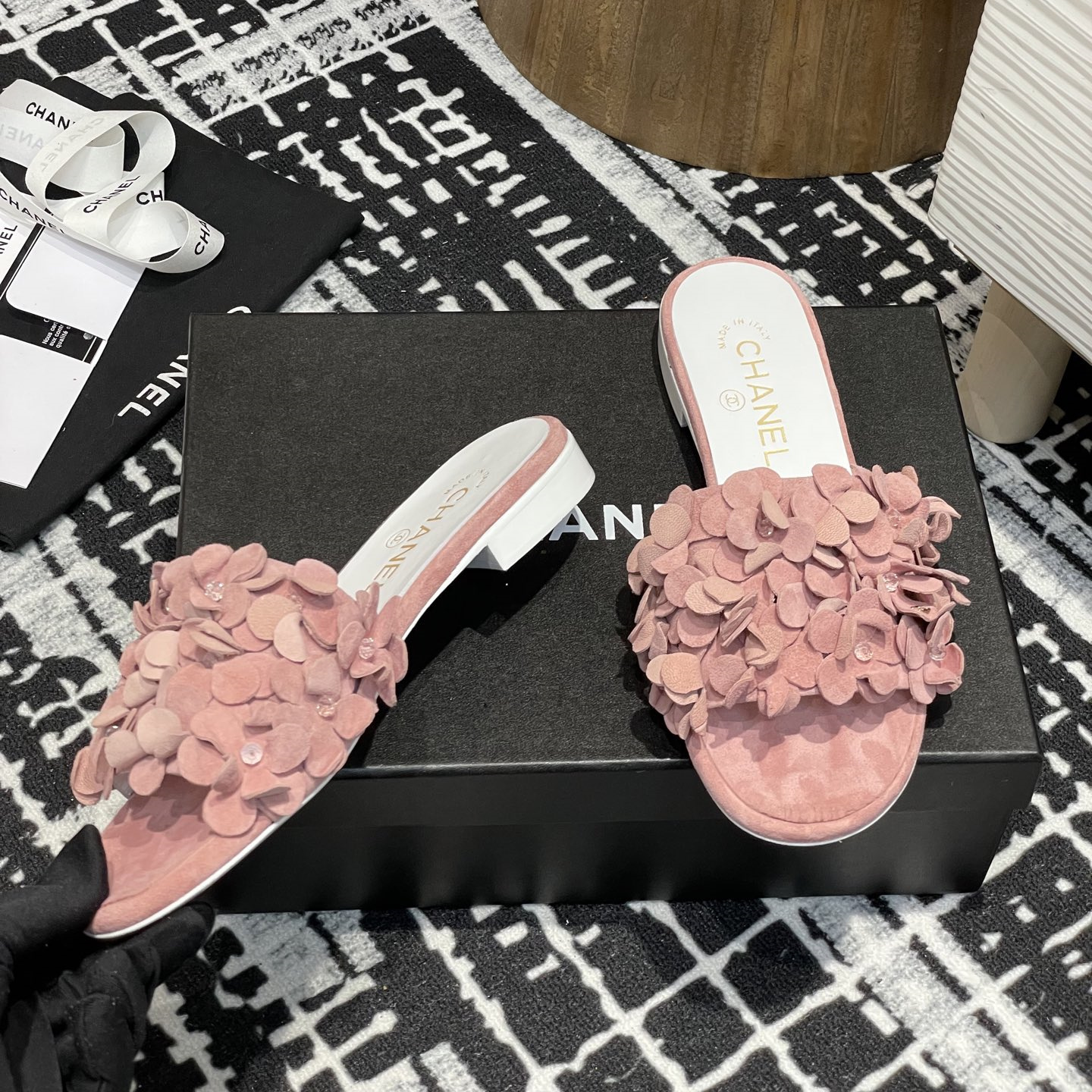 高仿Chanel*25P系列G46231B小羊皮花瓣拖鞋粉色1CM免檢版