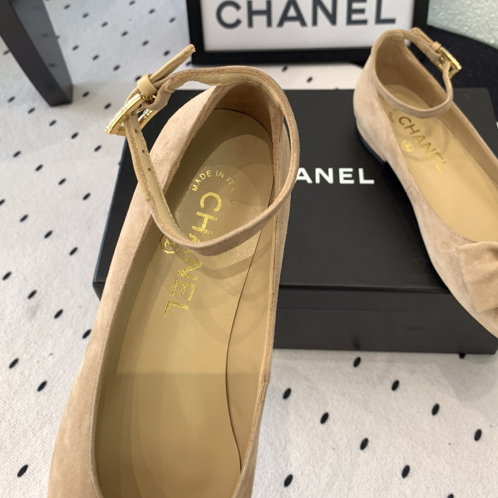 高仿Chanel*24K系列G46022C絲絨塔扣瑪麗珍鞋卡其免檢版