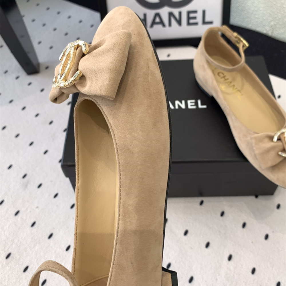 高仿Chanel*24K系列G46022C絲絨塔扣瑪麗珍鞋卡其免檢版