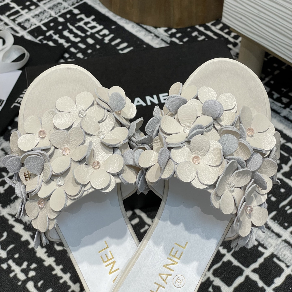 高仿Chanel*25P系列G46231A小羊皮花瓣拖鞋白色1CM免檢版