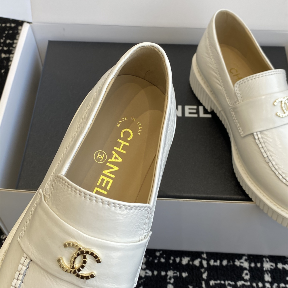 高仿Chanel*25C系列G46112A小牛皮樂福鞋白色免檢版
