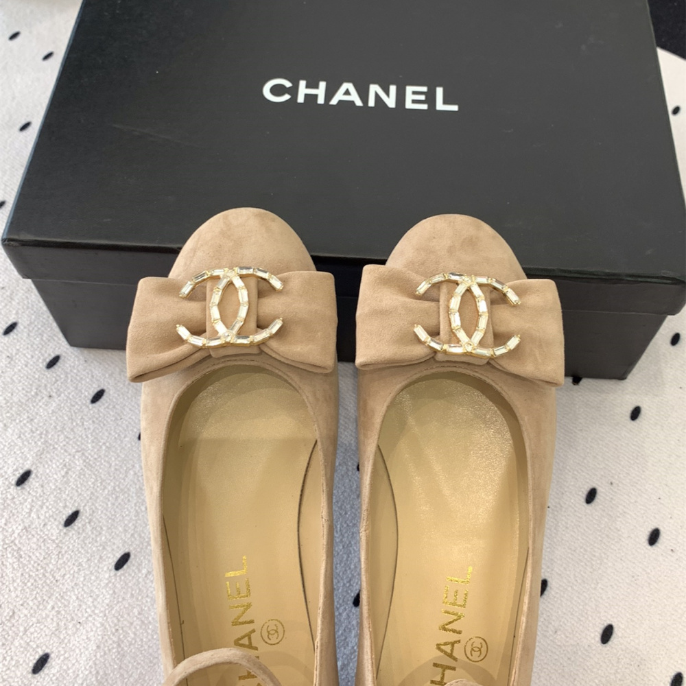 高仿Chanel*24K系列G46022C絲絨塔扣瑪麗珍鞋卡其免檢版