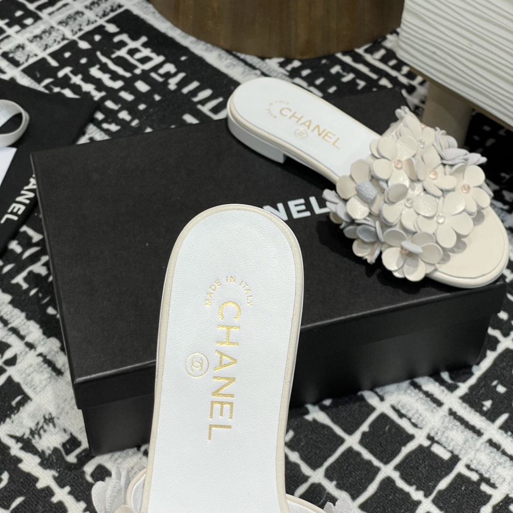 高仿Chanel*25P系列G46231A小羊皮花瓣拖鞋白色1CM免檢版