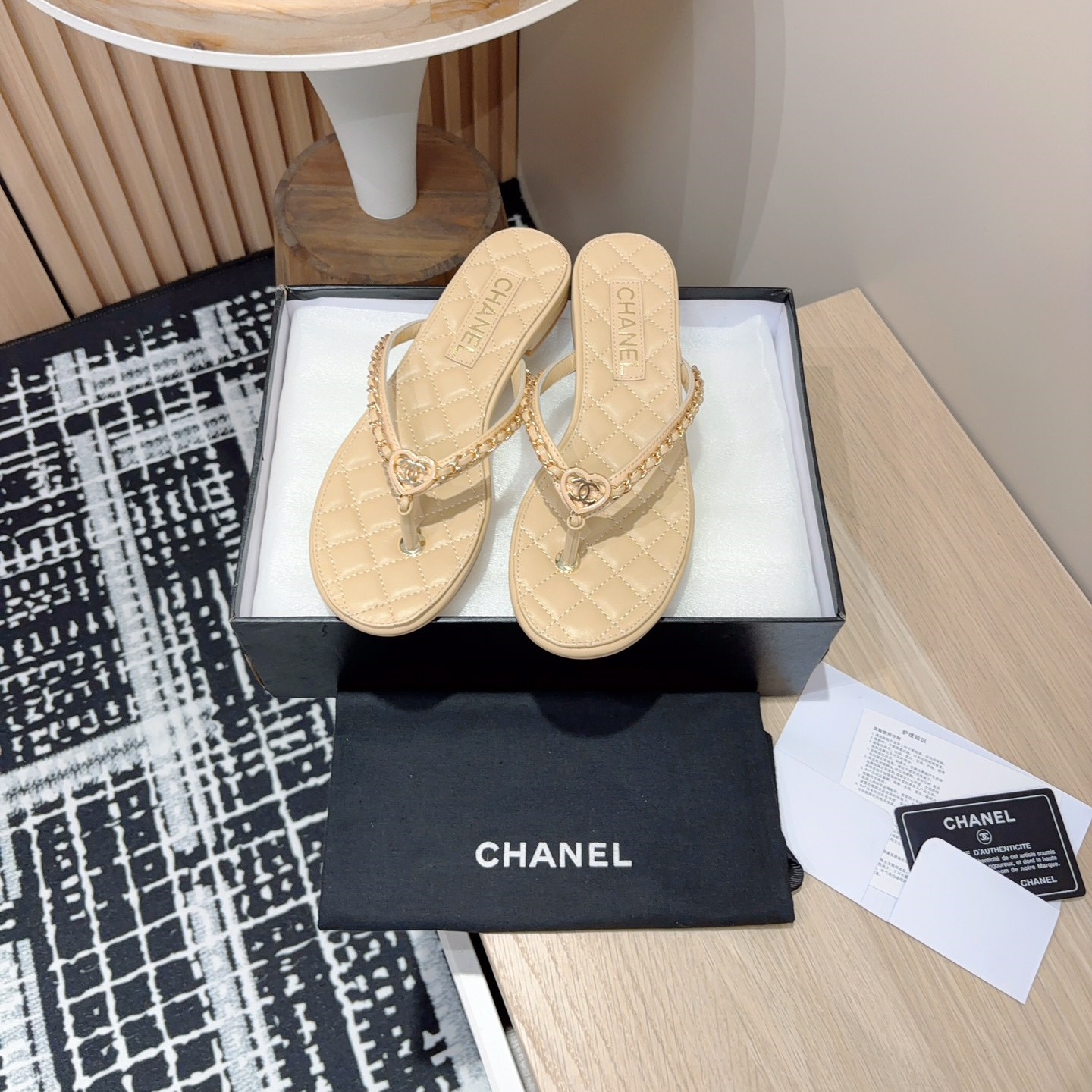高仿Chanel*25C系列G46405B小羊皮防滑人字拖米黃免檢版