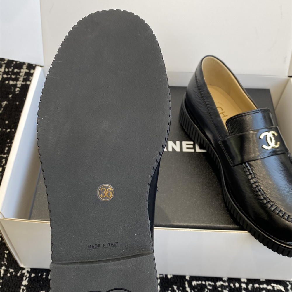 高仿Chanel*25C系列G46112B小牛皮樂福鞋黑色免檢版