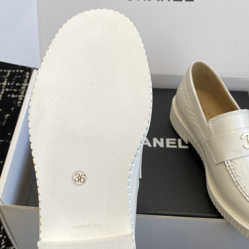 高仿Chanel*25C系列G46112A小牛皮樂福鞋白色免檢版