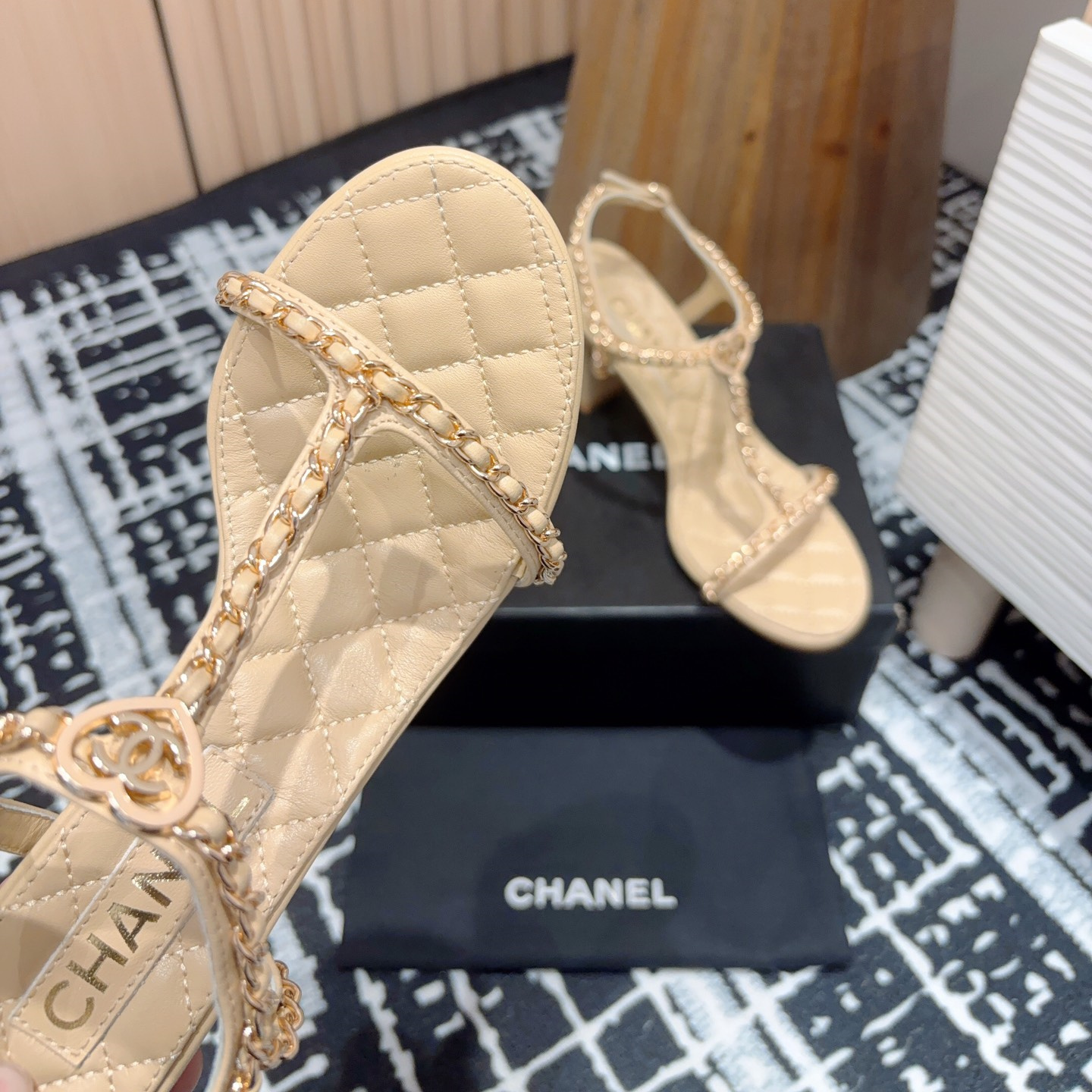 高仿Chanel*25C系列G46109B小羊皮高踭涼鞋米黃8.8CM免檢版