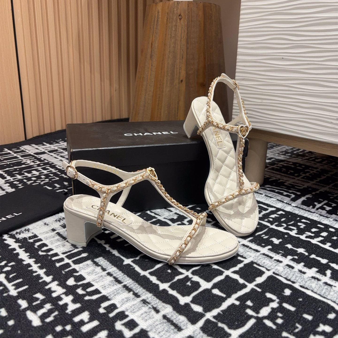 高仿Chanel*25C系列G36122C小羊皮中踭涼鞋白色5CM免檢版