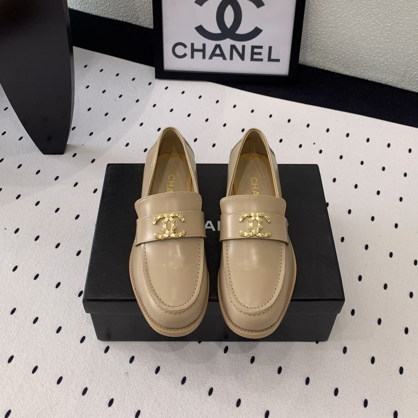 高仿Chanel*24S系列G45663D牛皮革樂福鞋沙色3CM免檢版