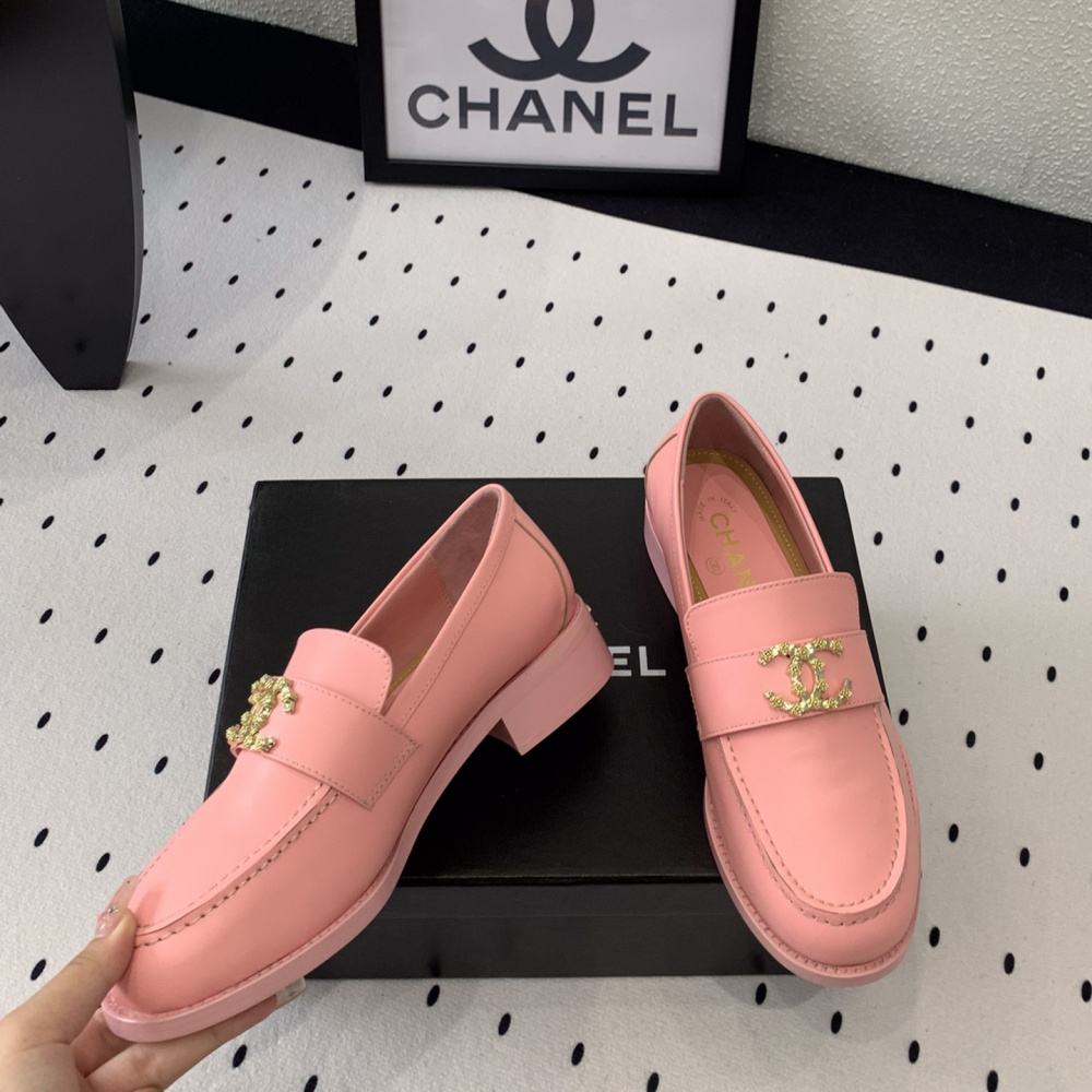 高仿Chanel*24S系列G45663C牛皮革樂福鞋粉色3CM免檢版