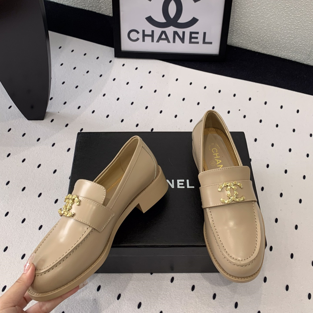 高仿Chanel*24S系列G45663D牛皮革樂福鞋沙色3CM免檢版