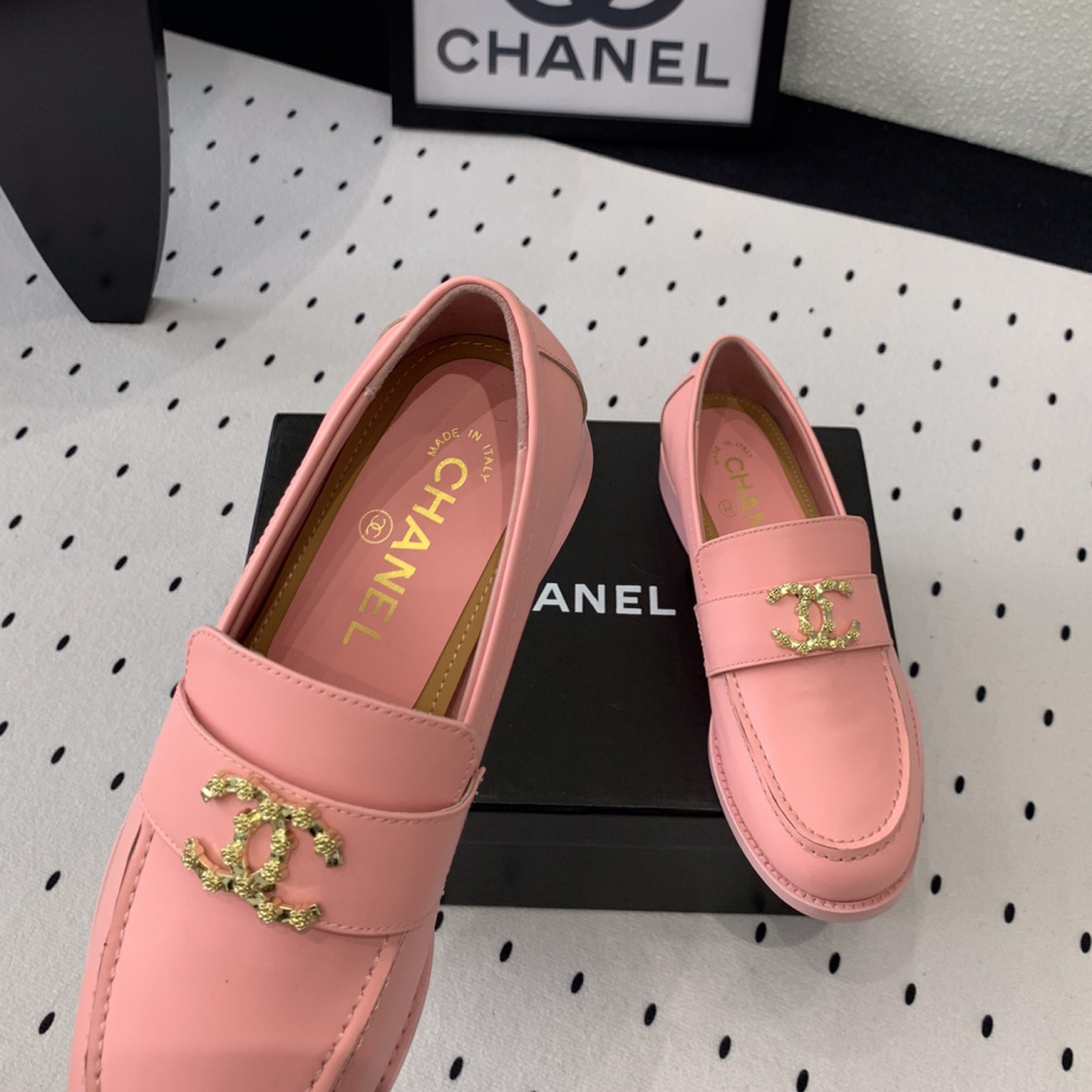 高仿Chanel*24S系列G45663C牛皮革樂福鞋粉色3CM免檢版