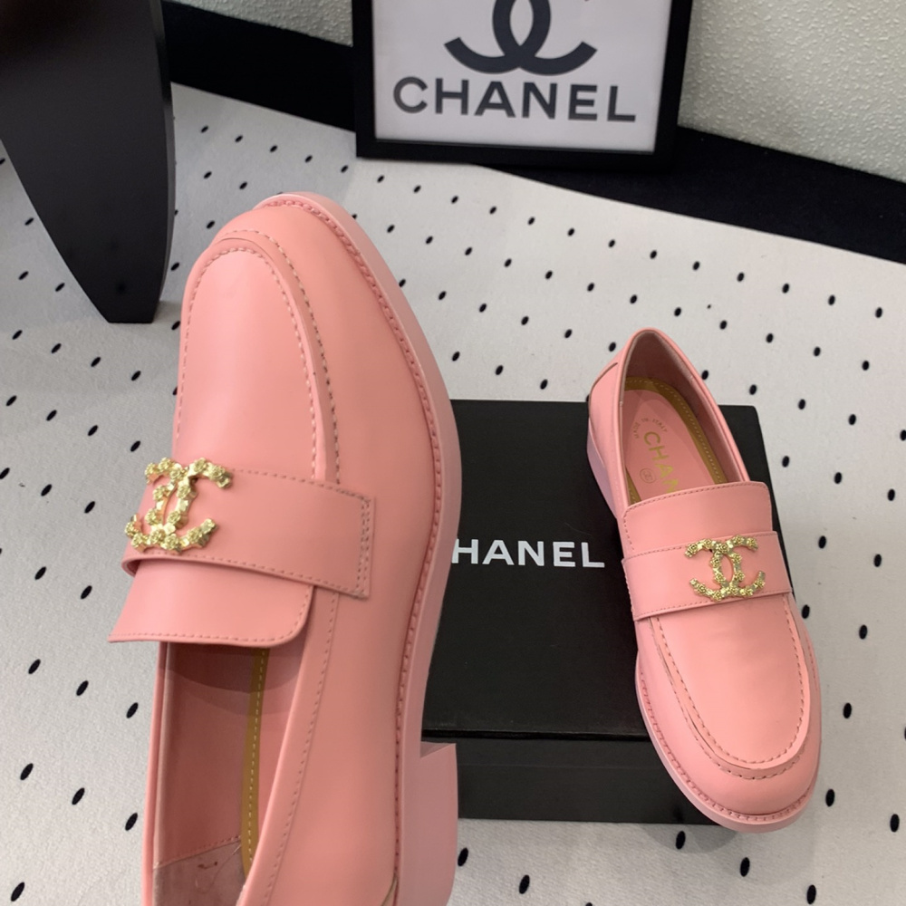 高仿Chanel*24S系列G45663C牛皮革樂福鞋粉色3CM免檢版