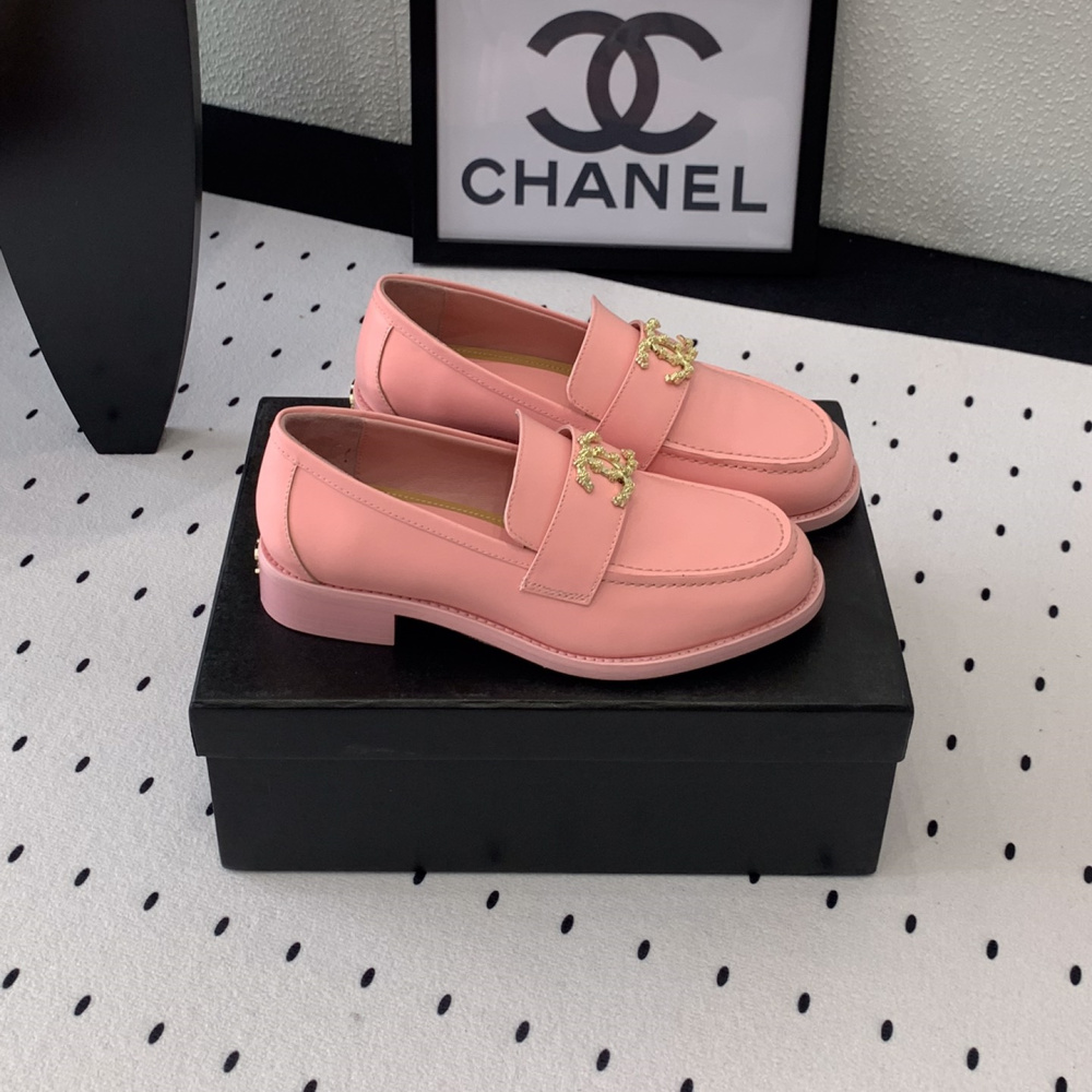 高仿Chanel*24S系列G45663C牛皮革樂福鞋粉色3CM免檢版