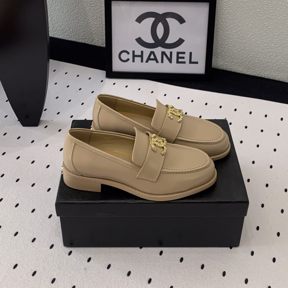 高仿Chanel*24S系列G45663D牛皮革樂福鞋沙色3CM免檢版