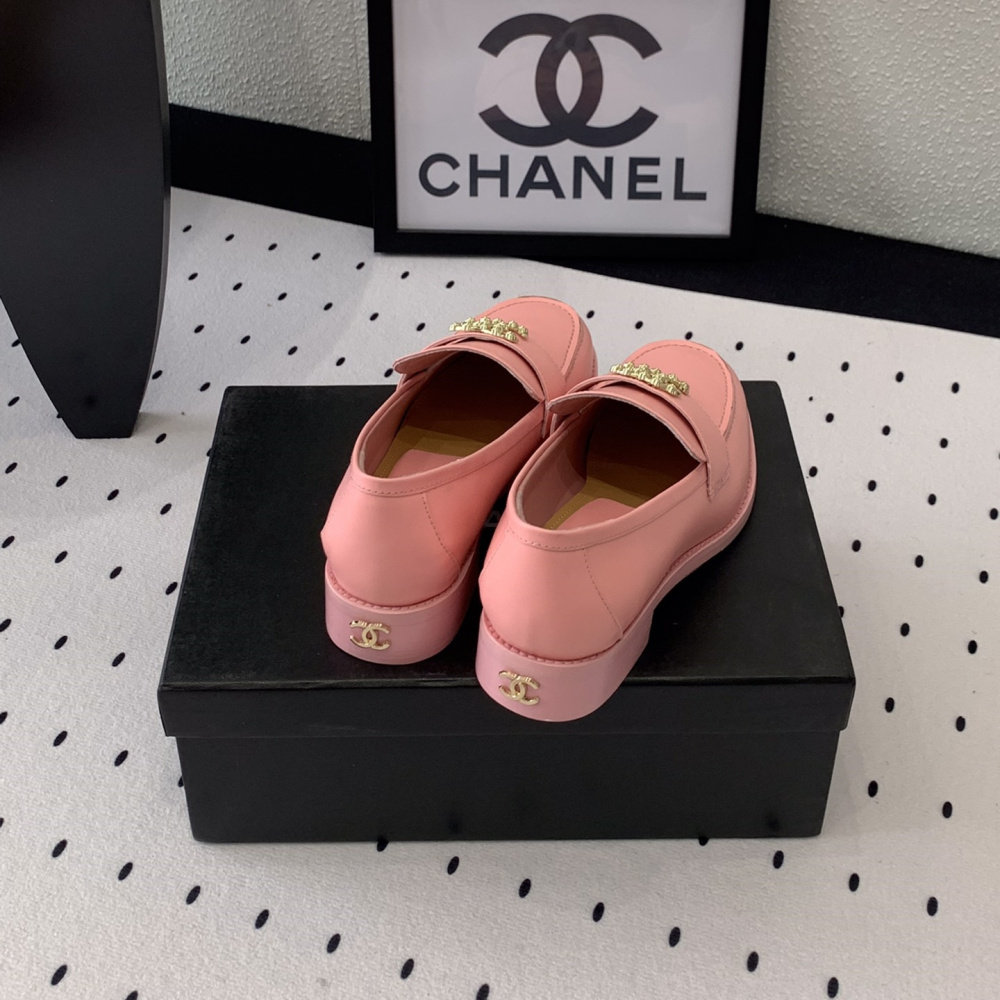 高仿Chanel*24S系列G45663C牛皮革樂福鞋粉色3CM免檢版