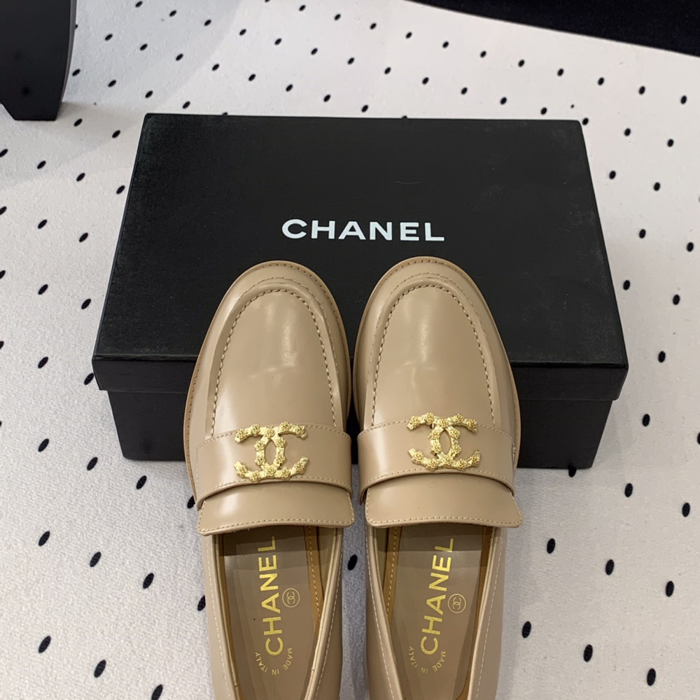 高仿Chanel*24S系列G45663D牛皮革樂福鞋沙色3CM免檢版