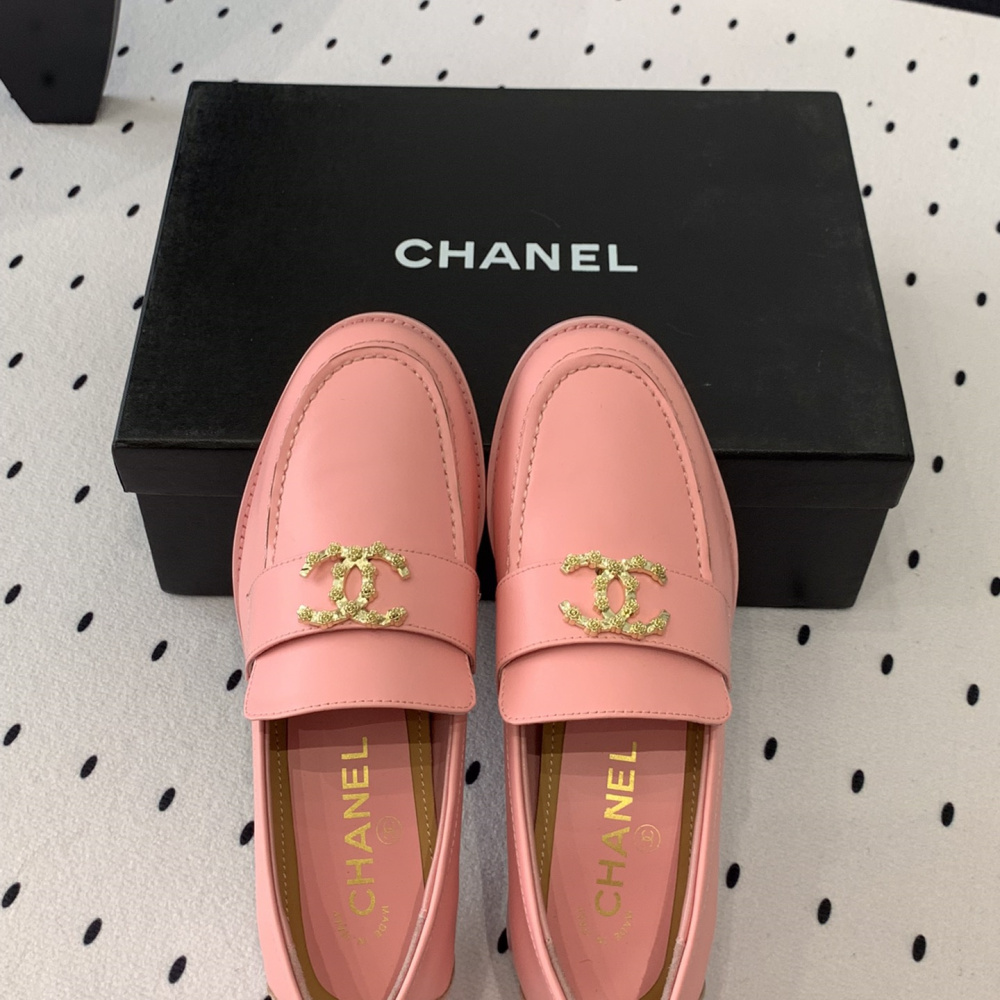 高仿Chanel*24S系列G45663C牛皮革樂福鞋粉色3CM免檢版