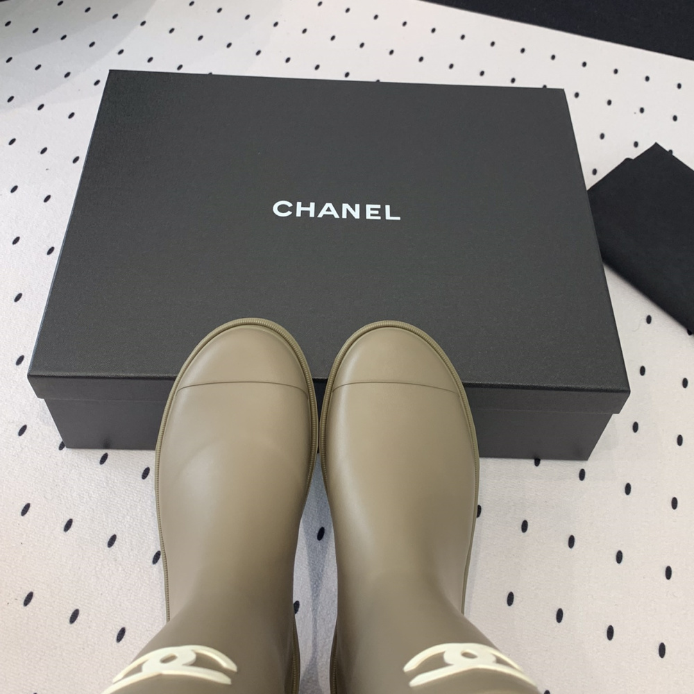 高仿Chanel*25S系列G39620M爆款高筒雨靴沙色免檢版