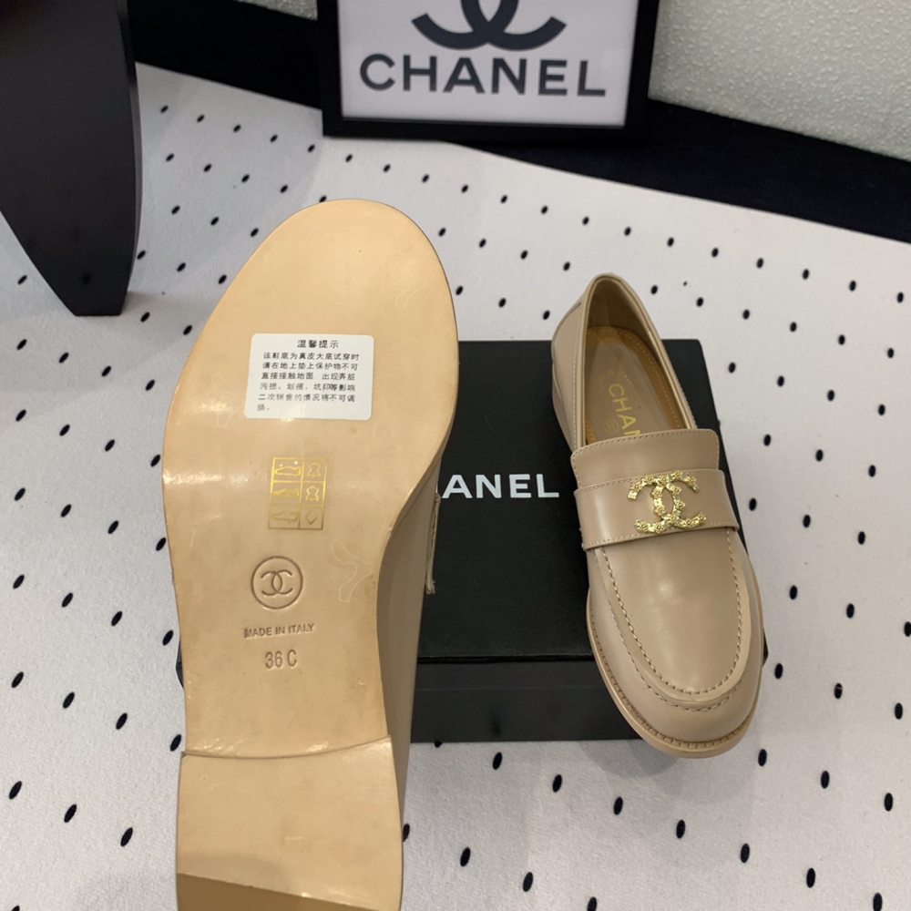 高仿Chanel*24S系列G45663D牛皮革樂福鞋沙色3CM免檢版