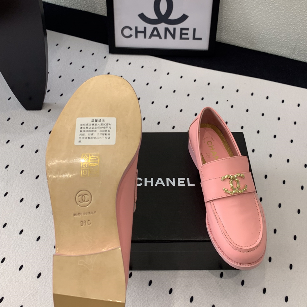 高仿Chanel*24S系列G45663C牛皮革樂福鞋粉色3CM免檢版