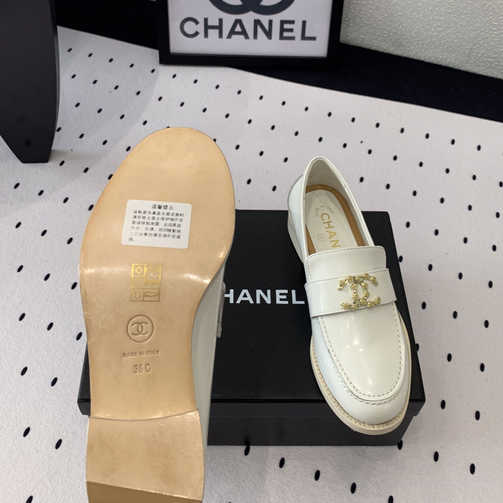 高仿Chanel*24S系列G45663A牛皮革樂福鞋白色3CM免檢版