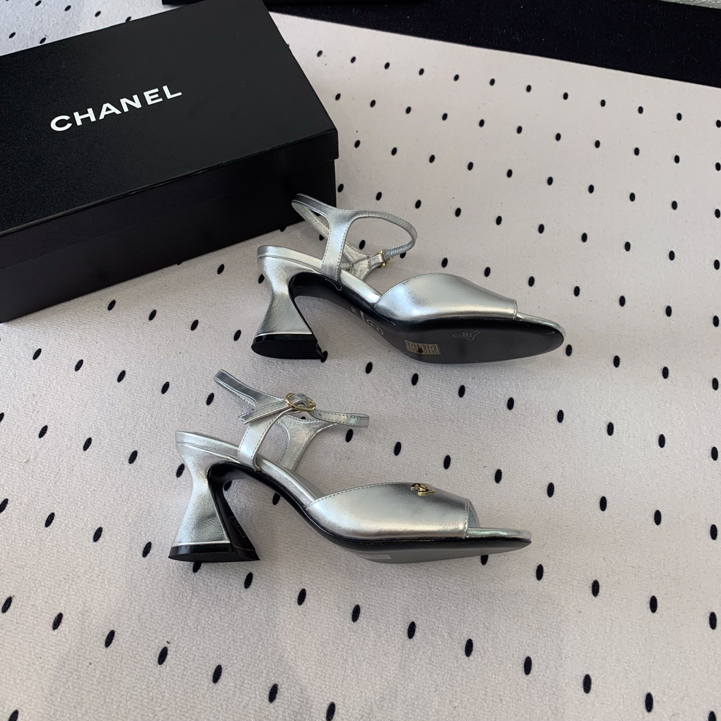 高仿Chanel*G45723D魚嘴高踭鞋漆皮銀色5.5CM免檢版