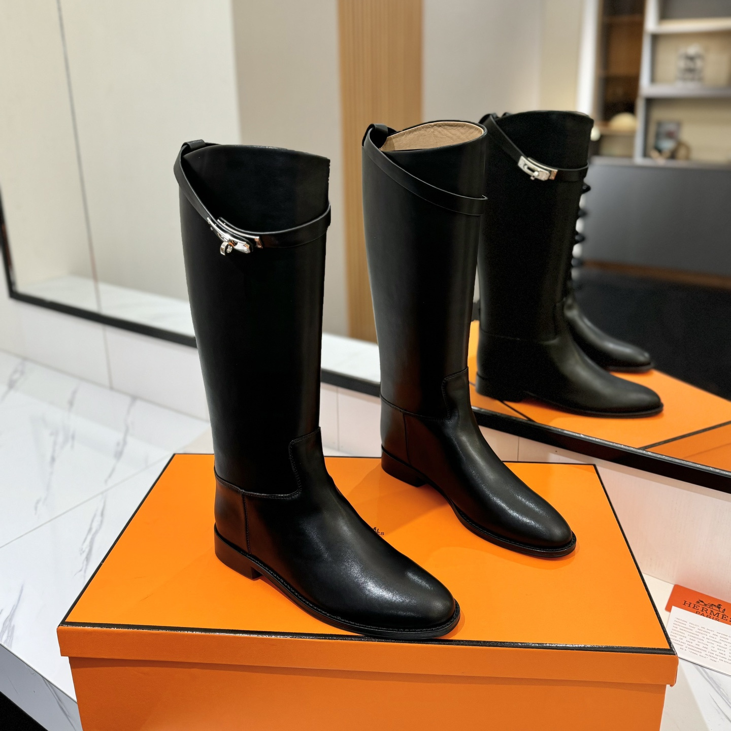 高仿Hermes*H042138Z01小牛皮高筒靴黑色免檢版