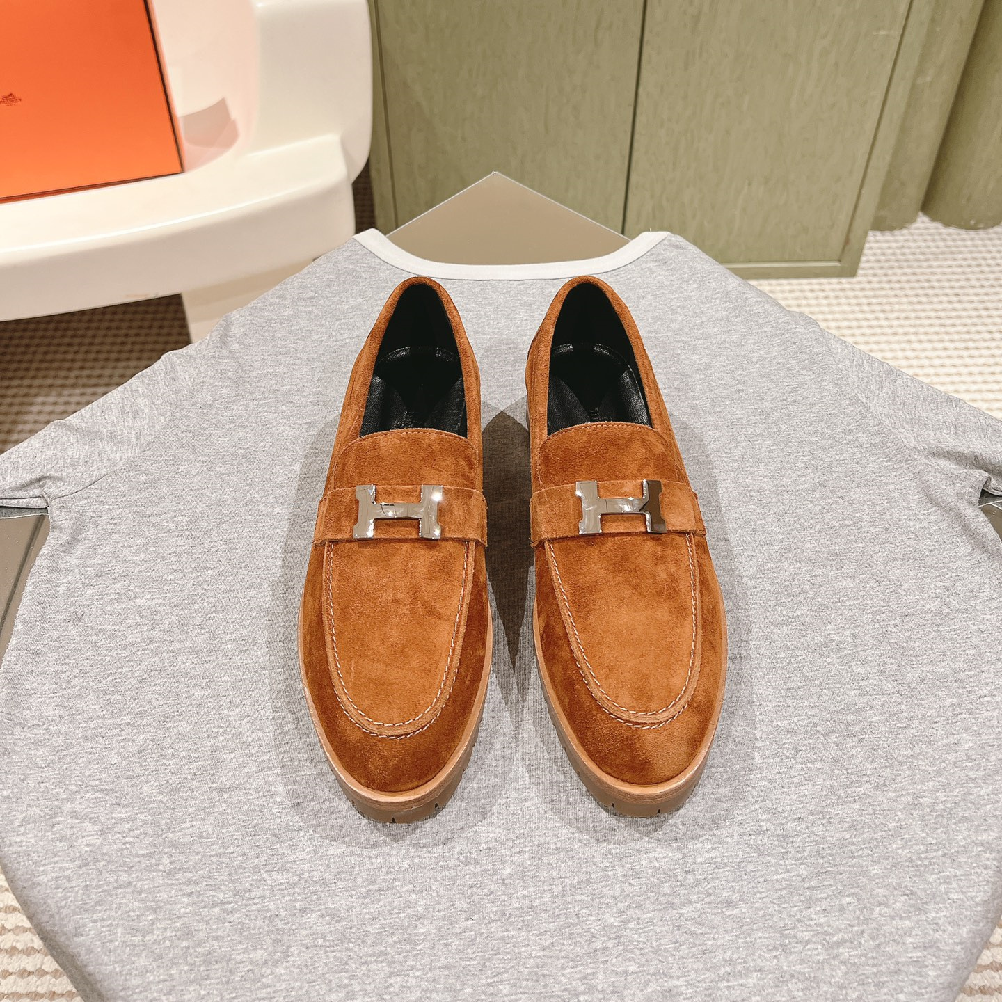 高仿Hermes*H222054ZA3羊京料樂福鞋棕色免檢版