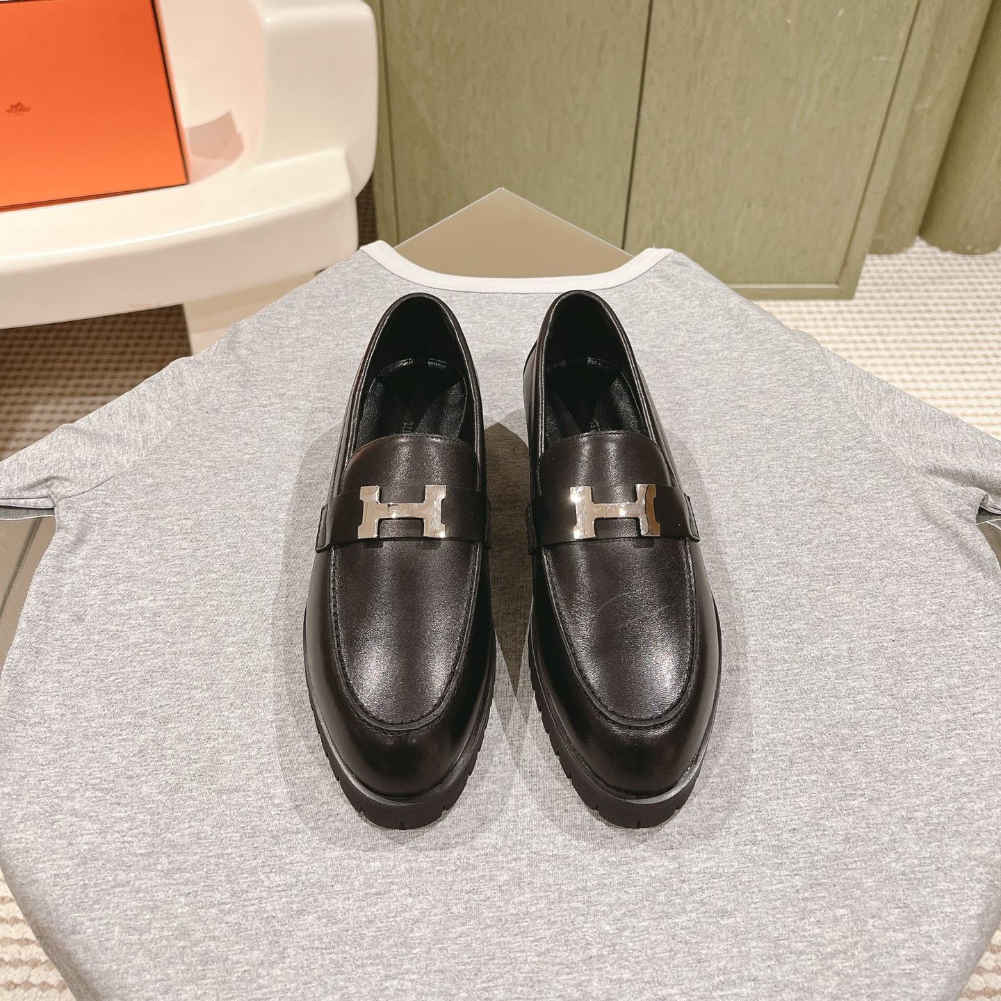 高仿Hermes*H232137Z02小牛皮樂福鞋黑色免檢版