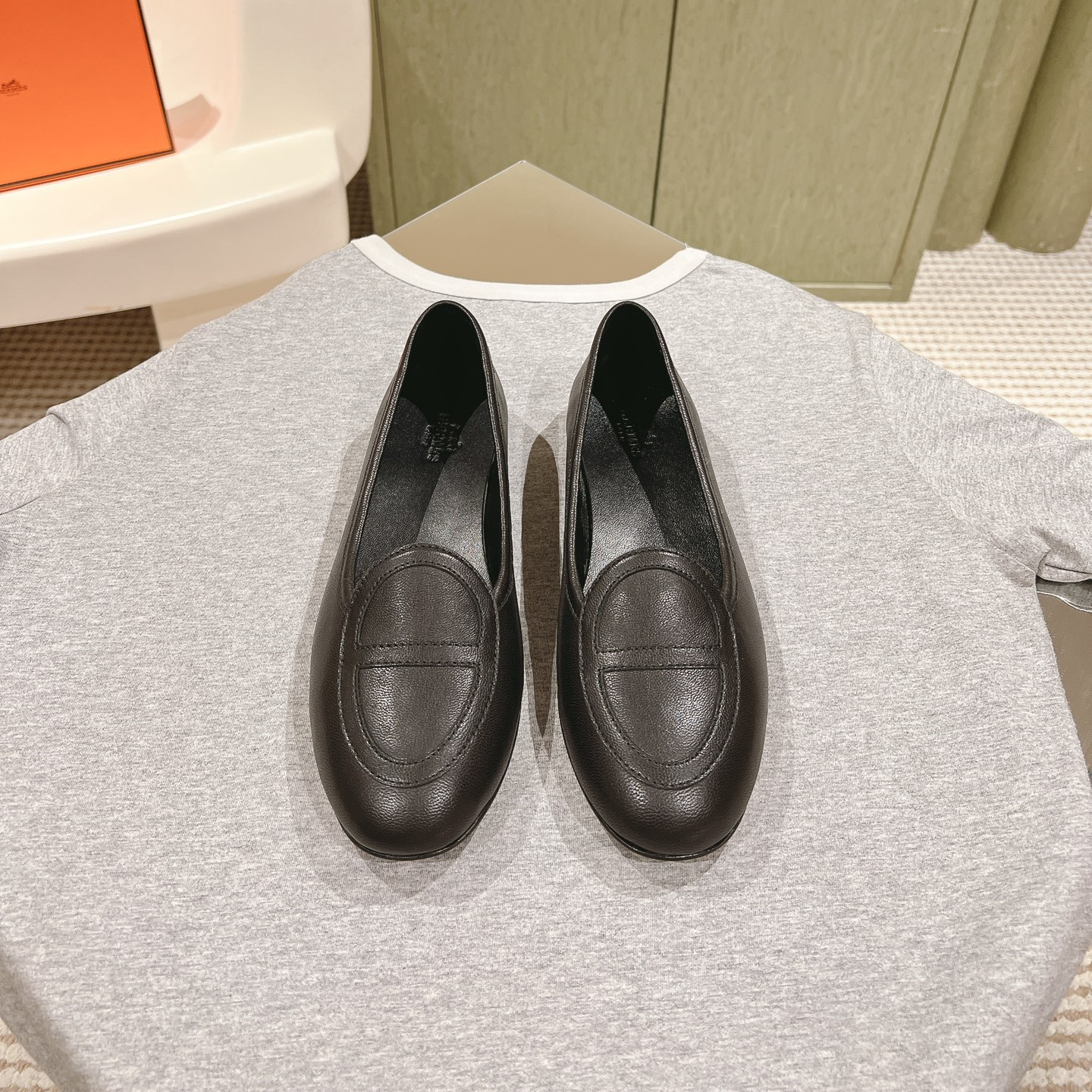 高仿Hermes*H242060Z02山羊皮套腳單鞋黑色免檢版