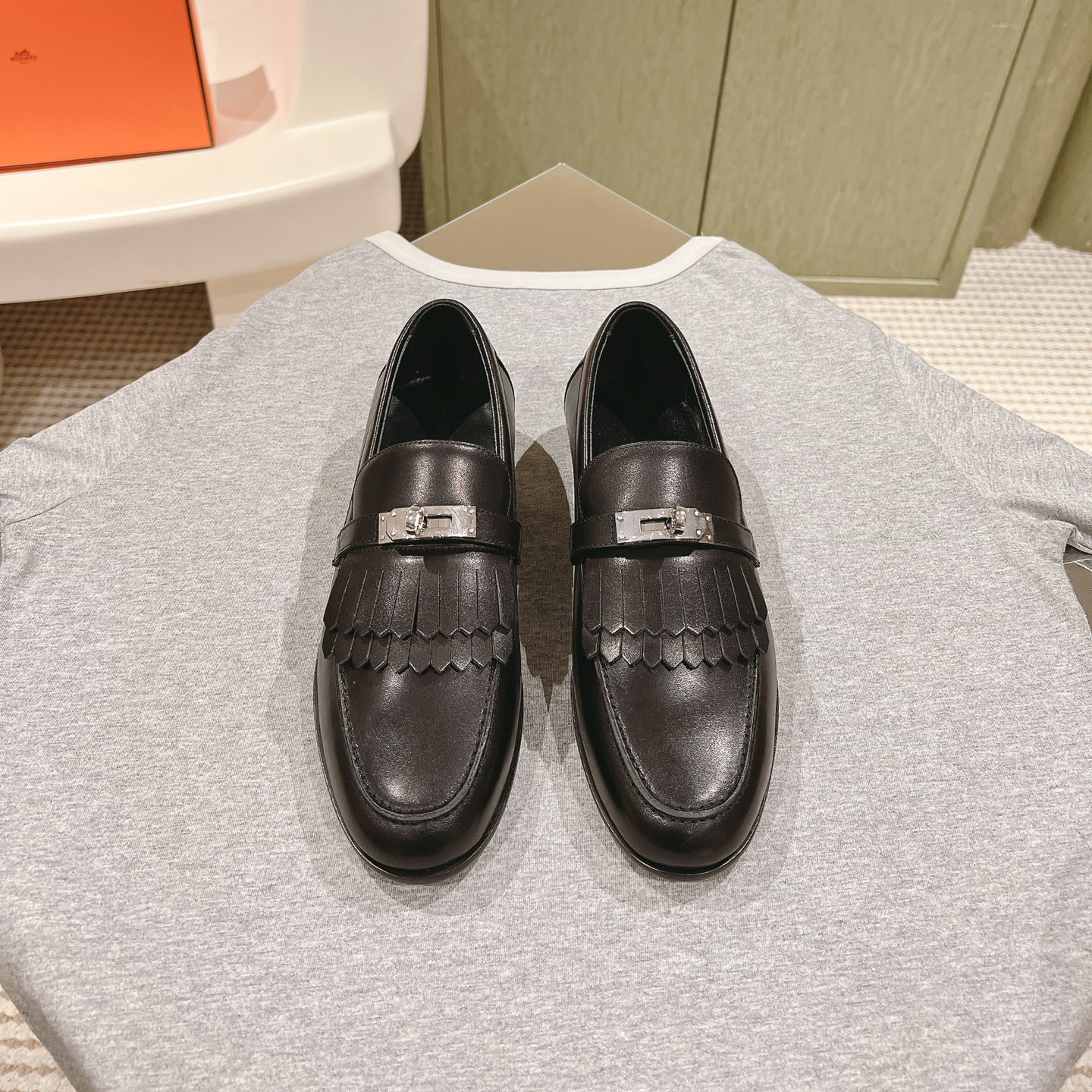高仿Hermes*H241008Z02小牛皮樂福鞋黑色免檢版