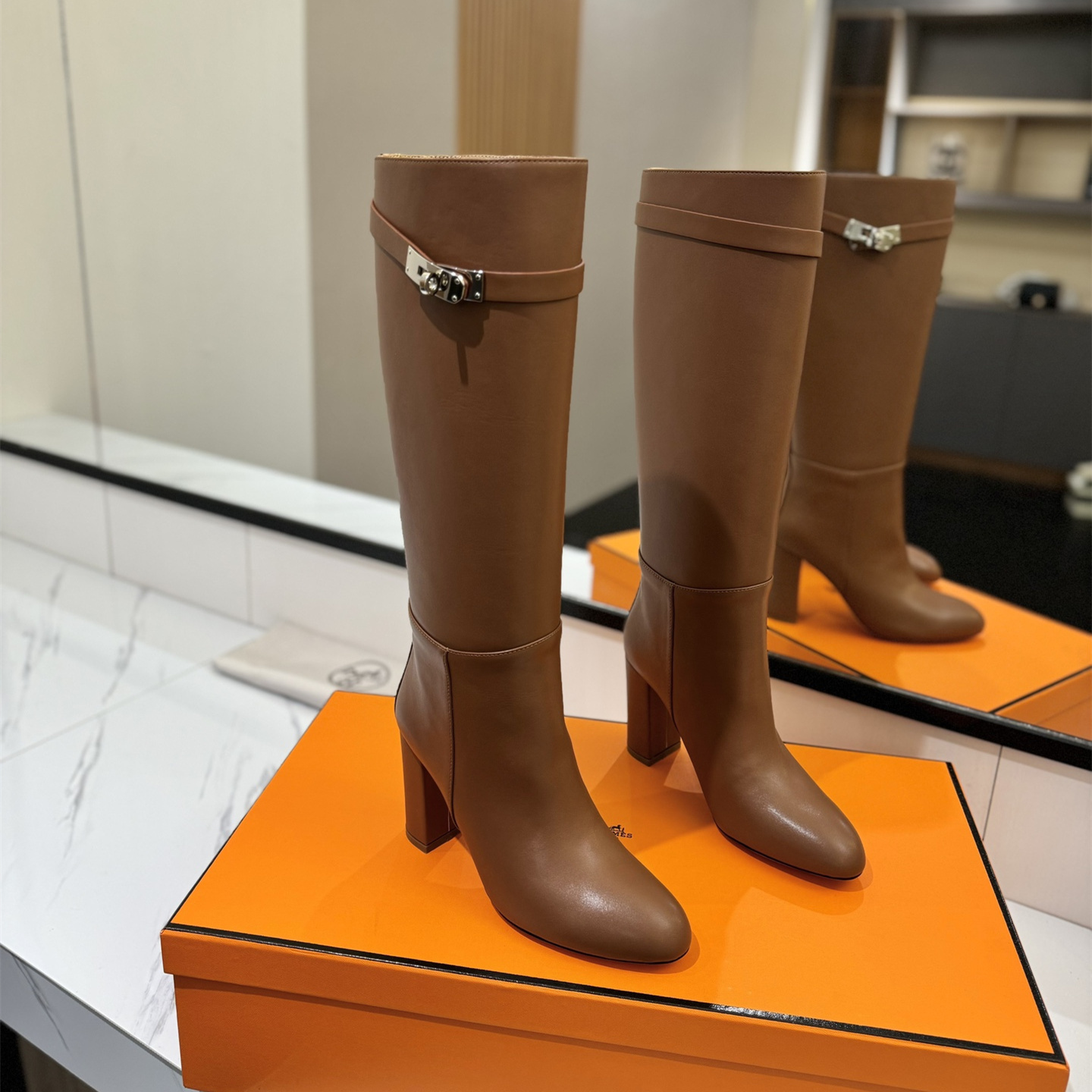 高仿Hermes*H202250ZA3小牛皮高筒靴棕色8.5CM免檢版