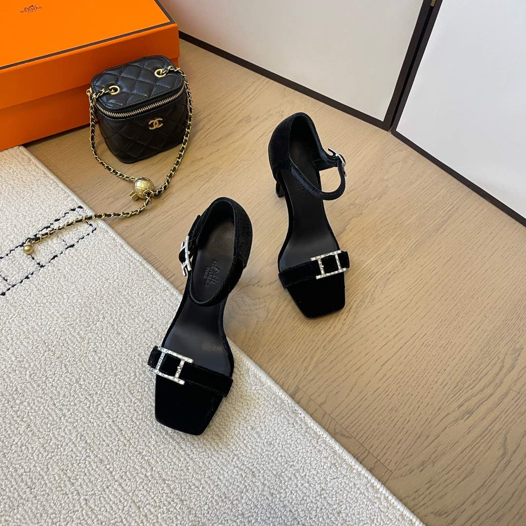 高仿Hermes*Judy系列H242025Z023露趾涼鞋天鵝絨10.5CM黑色免檢版