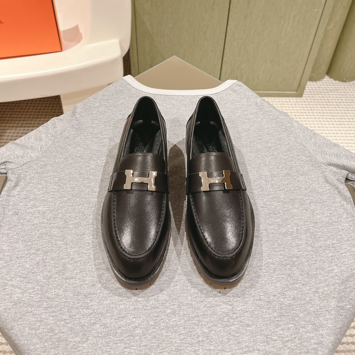 高仿Hermes*H222252Z02小牛皮樂福鞋青木色免檢版